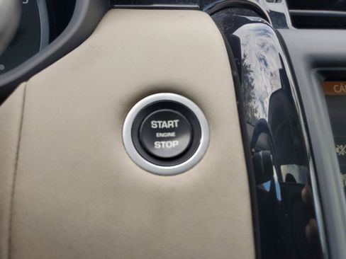 Used 2019 Land Rover Discovery SE image 28