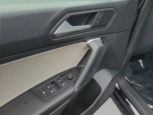 Used 2020 Volkswagen Tiguan SE w/ Panoramic Sunroof Package FWD image 16