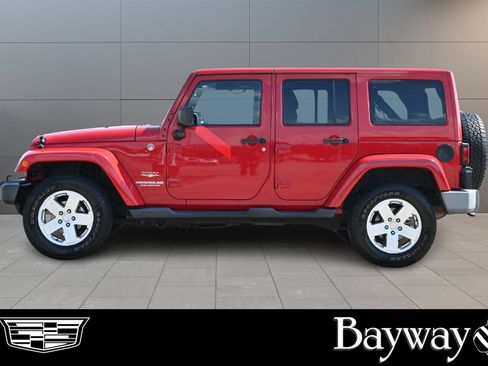 Used 2012 Jeep Wrangler Unlimited Sahara w/ Dual Top Group AWD/4WD image 5