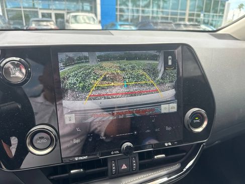 Used 2025 Lexus NX 250 FWD w/ Accessory Package (Z2) image 4