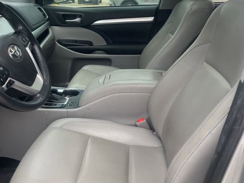Used 2019 Toyota Highlander XLE image 1