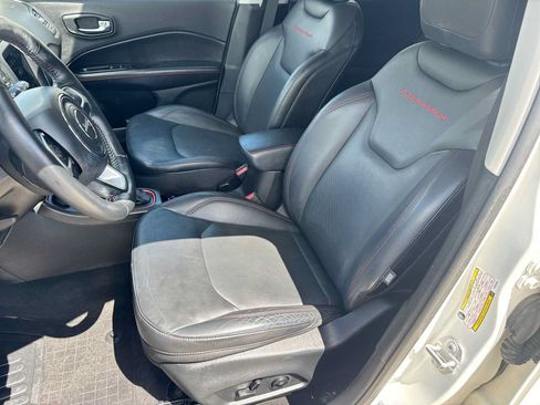 Used 2017 Jeep Compass Trailhawk w/ Leather Interior Group AWD/4WD image 15