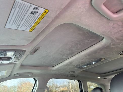 Used 2022 Kia Telluride SX w/ SX Prestige Package image 24