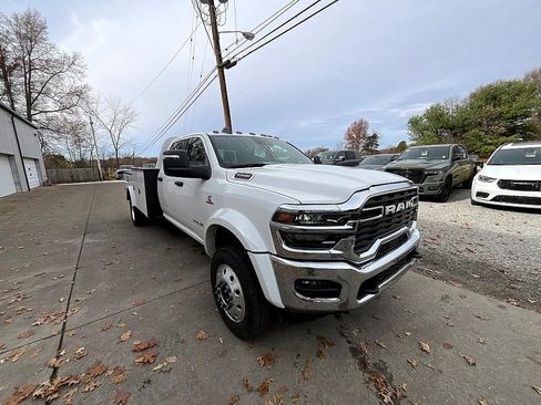 New 2026 RAM 5500 4x4 Crew Cab image 4