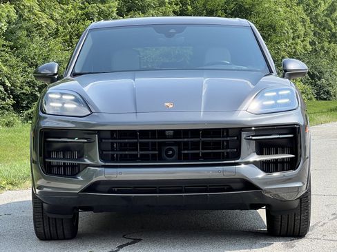 Certified 2025 Porsche Cayenne S image 7