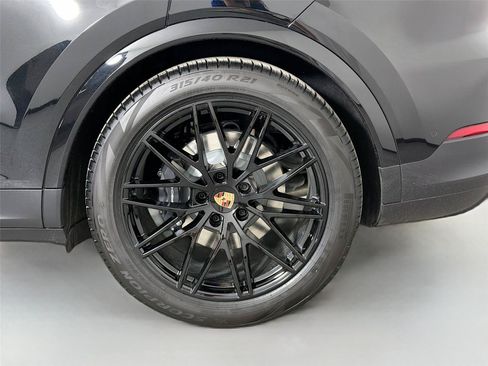 Certified 2026 Porsche Cayenne Coupe AWD/4WD image 12