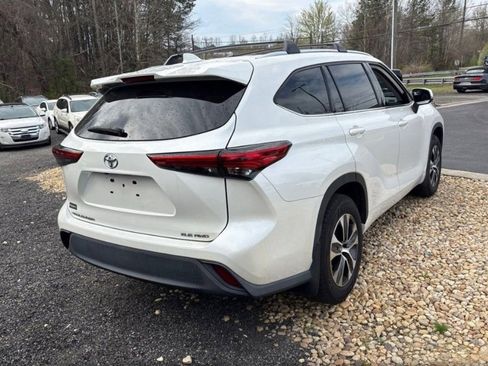 Used 2021 Toyota Highlander XLE image 6