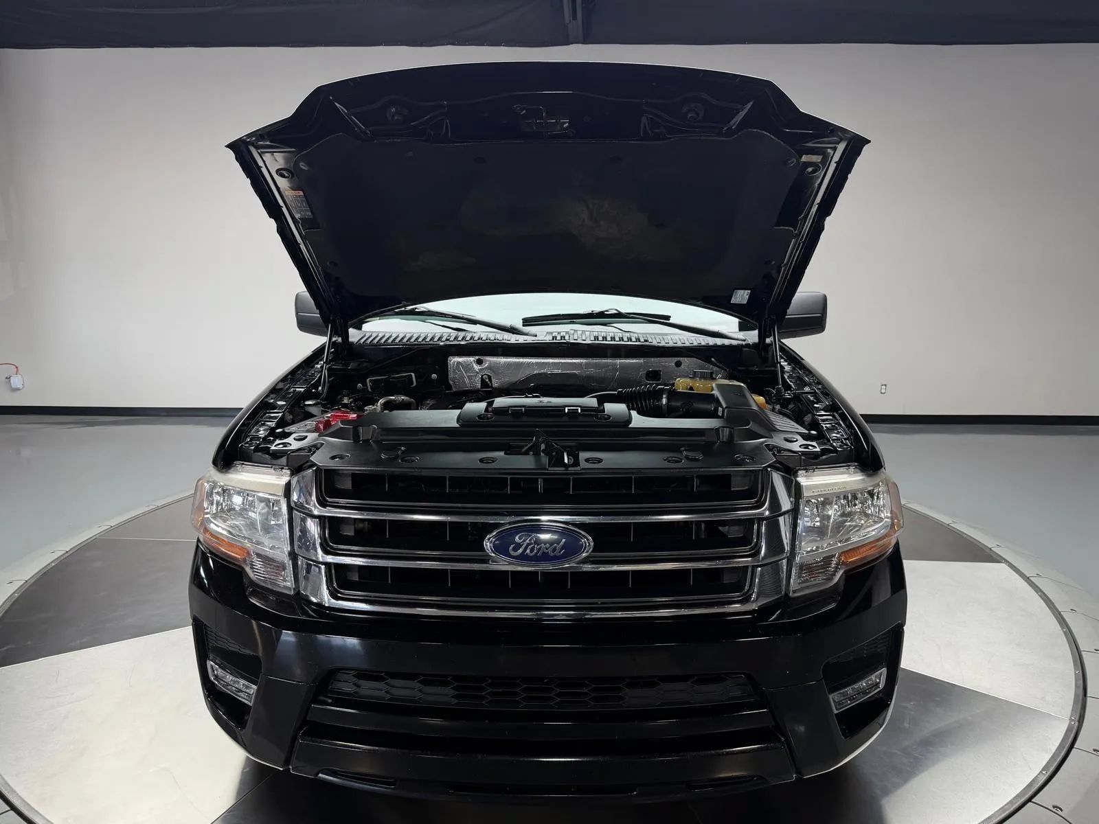 Used 2017 Ford Expedition XLT w/ Equipment Group 202A RWD image 9