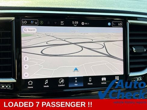Used 2024 Chrysler Pacifica Limited FWD image 39