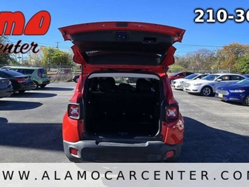 Used 2015 Jeep Renegade Latitude FWD image 26