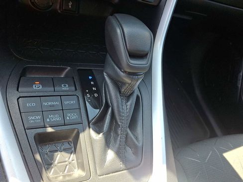 Certified 2021 Toyota RAV4 XLE image 17