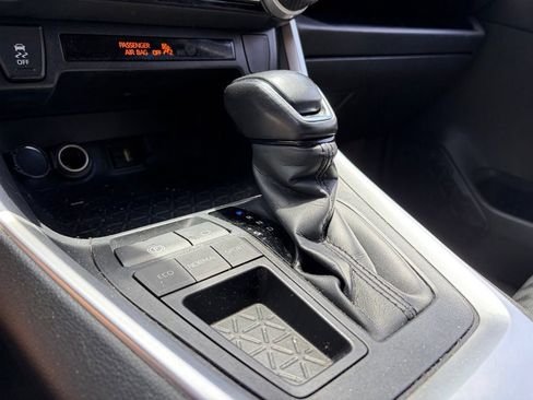 Used 2019 Toyota RAV4 XLE Premium FWD image 10