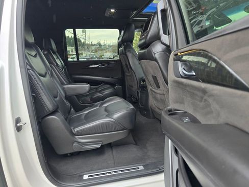 Used 2019 Cadillac Escalade ESV Platinum AWD/4WD image 12