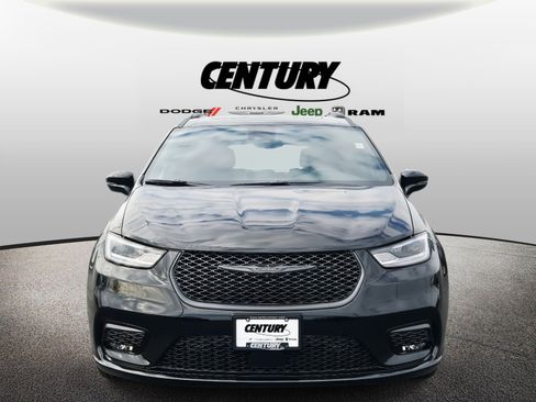 New 2026 Chrysler Pacifica Limited image 8