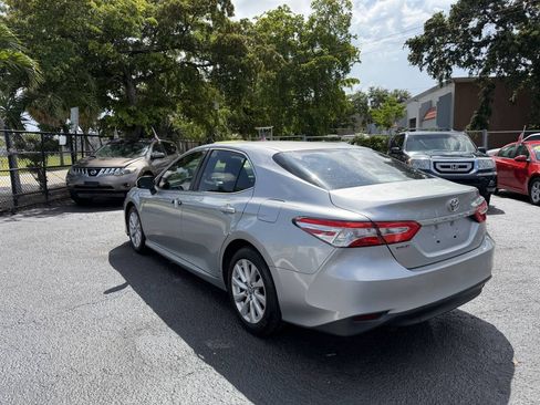Used 2018 Toyota Camry LE FWD image 7