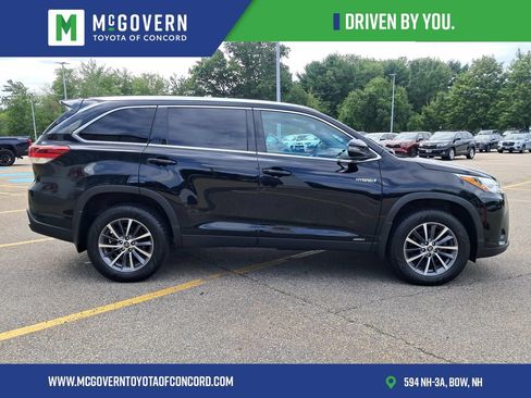 Used 2019 Toyota Highlander XLE w/ Carpet Mat Package (TMS) AWD/4WD image 7