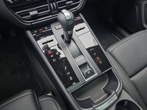 Certified 2026 Porsche Macan GTS AWD/4WD image 17