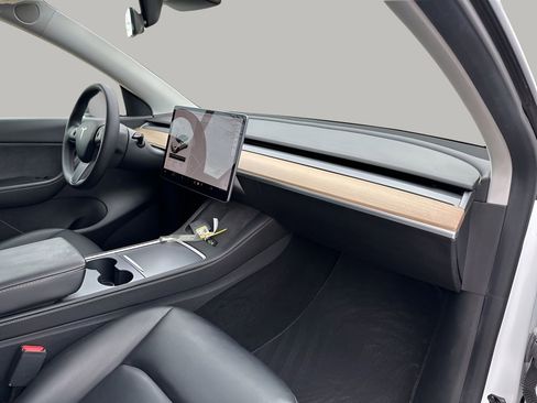 Used 2021 Tesla Model Y Long Range image 14
