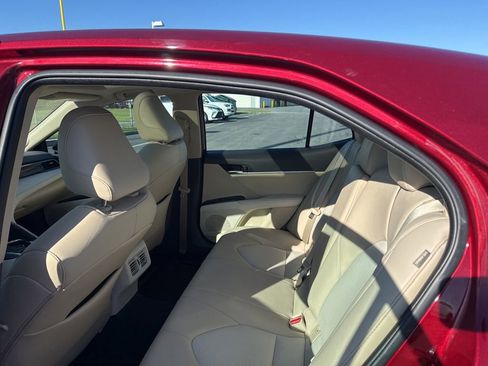 Used 2020 Toyota Camry XLE w/ Navigation Package FWD image 6