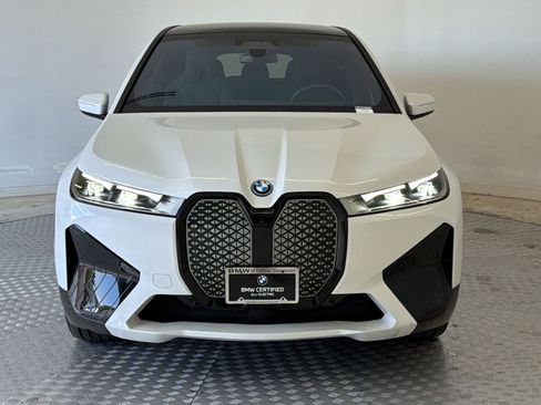 Used 2024 BMW iX xDrive50 w/ Sport Package AWD/4WD image 6