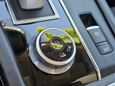 Used 2024 Mitsubishi Outlander SE image 25