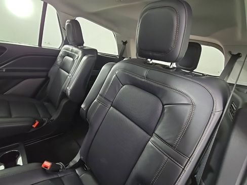 Used 2025 Lincoln Aviator Reserve w/ Equipment Group 201A image 17