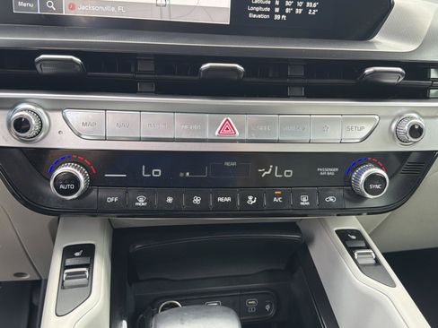 Used 2024 Kia Telluride S FWD image 15