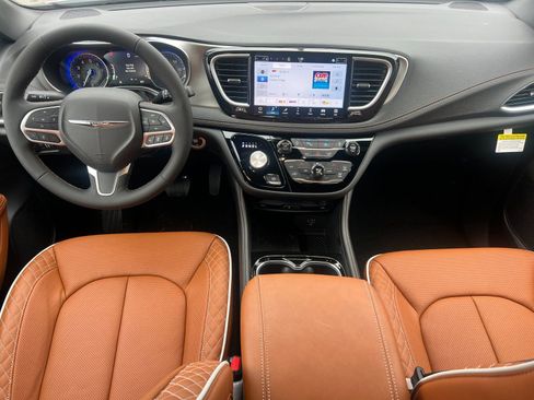 New 2026 Chrysler Pacifica Pinnacle FWD image 13