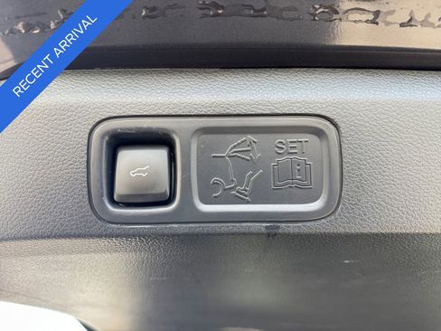 Used 2023 Ford Expedition Limited image 21