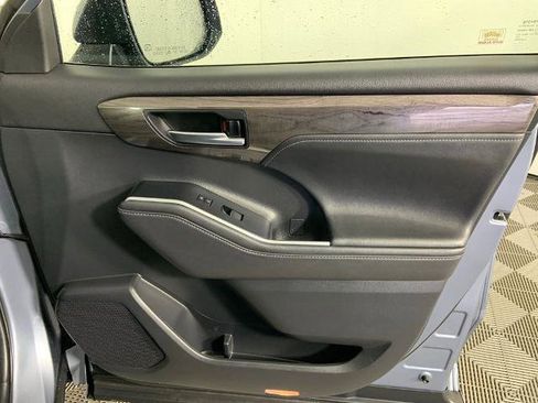 Used 2020 Toyota Highlander Platinum AWD/4WD image 17