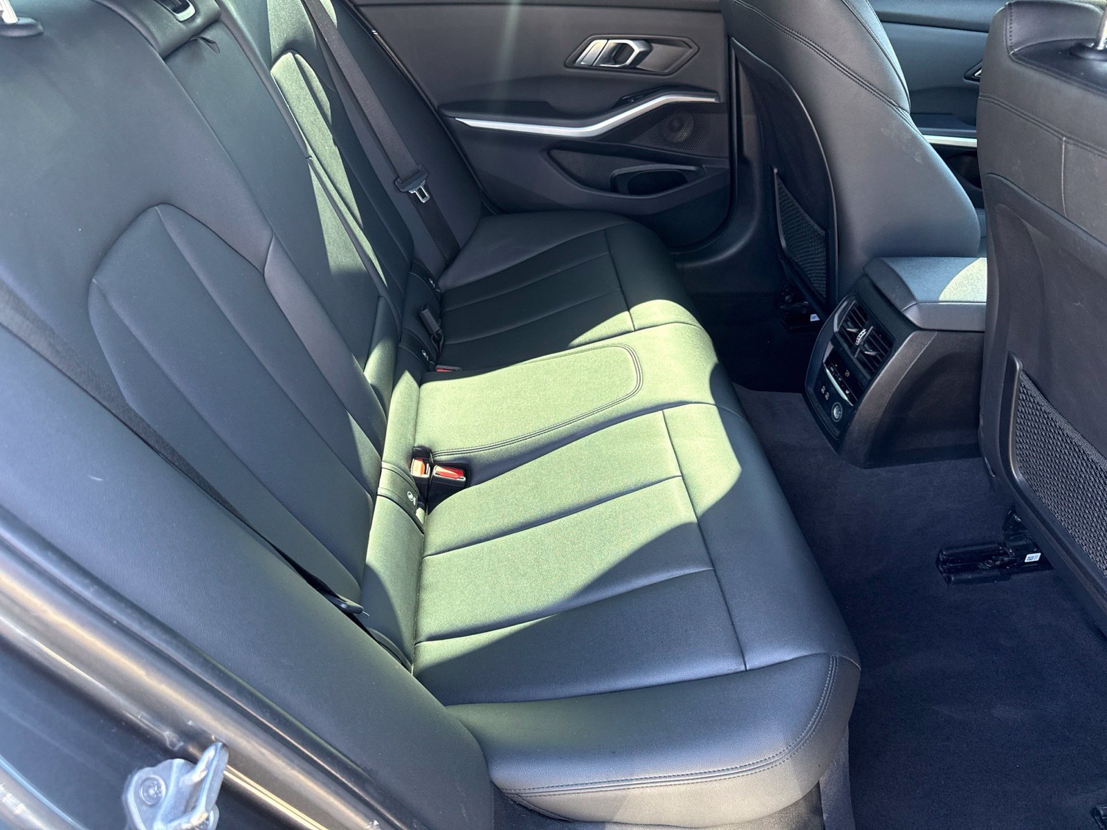 Used 2020 BMW 330i Sedan w/ M Sport Package RWD image 23