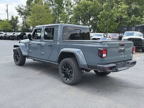 Used 2024 Jeep Gladiator Sport AWD/4WD image 3