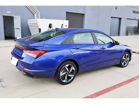 Used 2023 Hyundai Elantra SEL w/ Convenience Package FWD image 6
