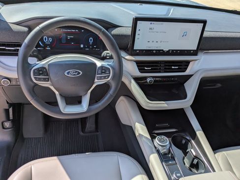Used 2025 Ford Explorer Active w/ Active Comfort Package RWD image 10