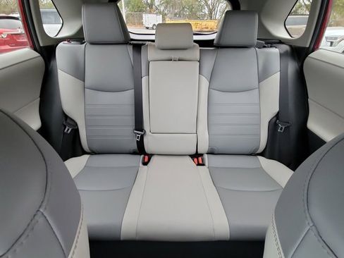 Used 2023 Toyota RAV4 XLE Premium image 5