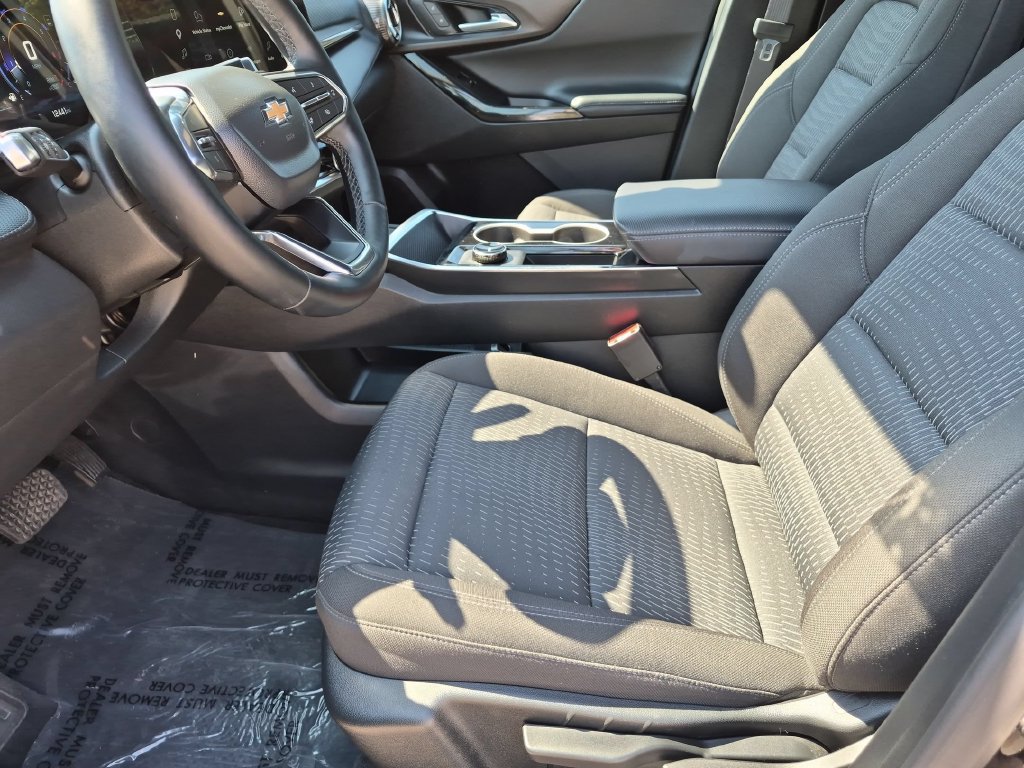 Used 2026 Chevrolet Equinox LT FWD image 24