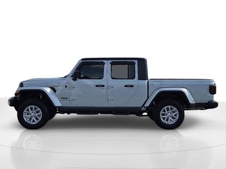 Used 2023 Jeep Gladiator Sport video 3