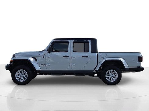 Used 2023 Jeep Gladiator Sport image 3