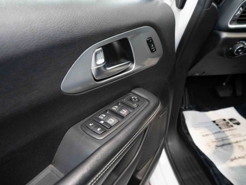Used 2020 Chrysler Pacifica Touring-L Plus w/ Advanced Safetytec Group image 7