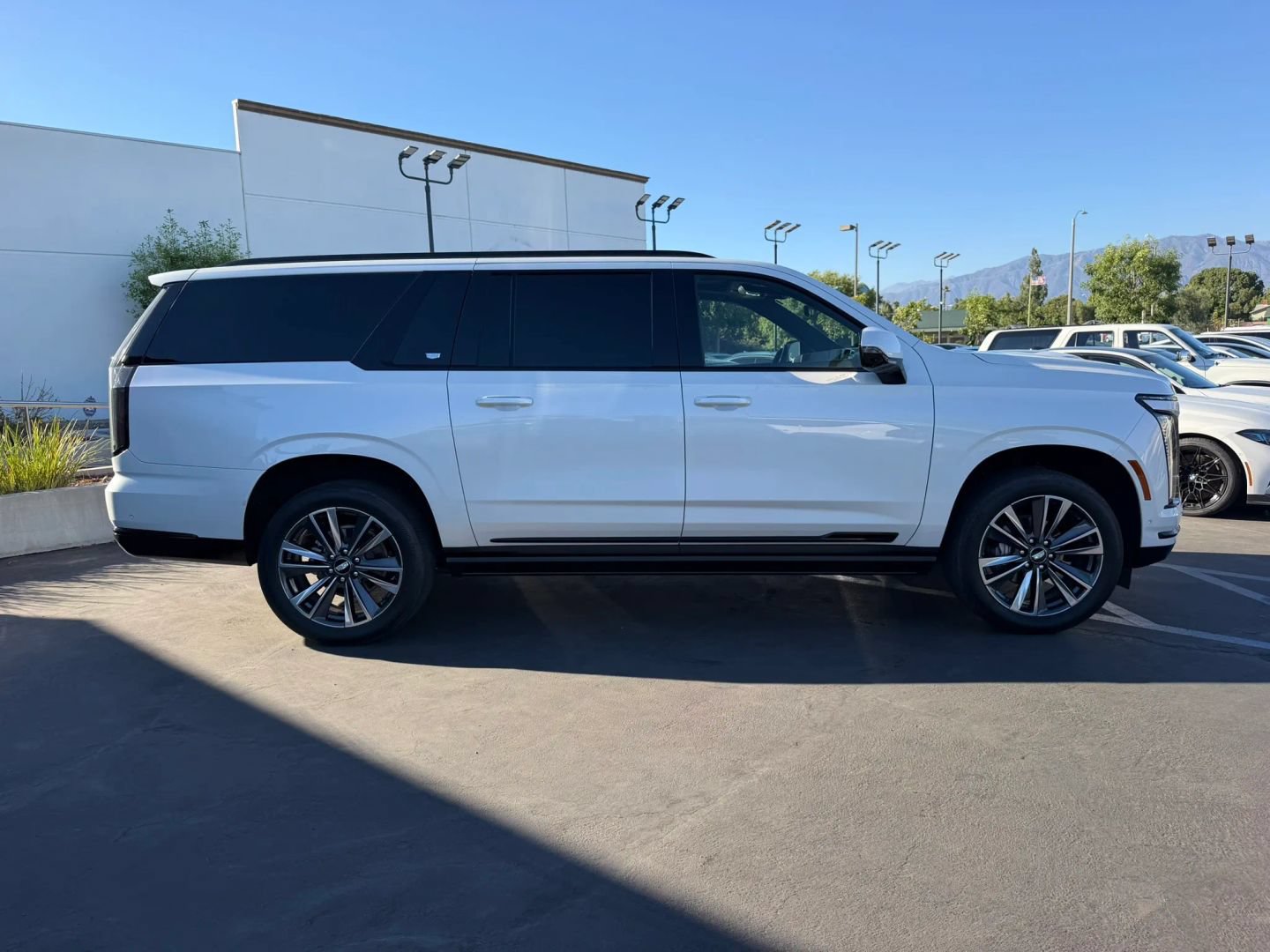 Used 2025 Cadillac Escalade ESV Sport AWD/4WD image 4