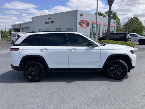 Used 2023 Jeep Grand Cherokee Limited w/ Black Appearance Package image 6