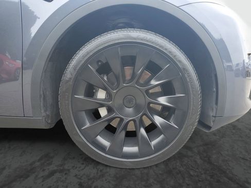 Used 2023 Tesla Model Y Long Range AWD/4WD image 5