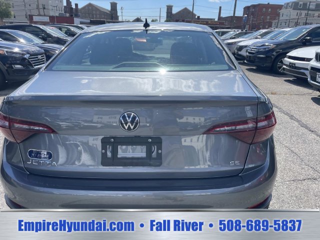 Used 2024 Volkswagen Jetta SE FWD image 4