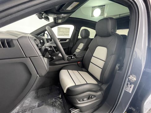 New 2026 Porsche Cayenne Coupe AWD/4WD image 5