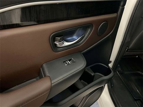 Used 2023 Honda Pilot Elite image 11