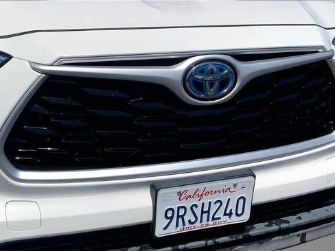 Used 2020 Toyota Highlander XLE AWD/4WD image 29