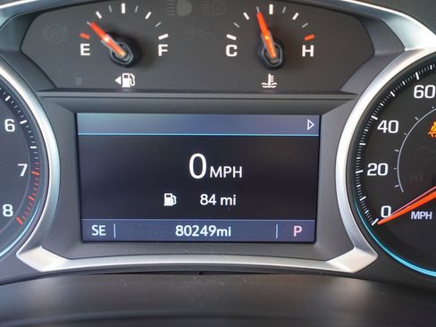 Used 2022 Chevrolet Traverse LT image 36