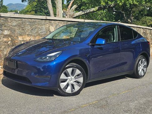 Used 2023 Tesla Model Y Long Range AWD/4WD image 5
