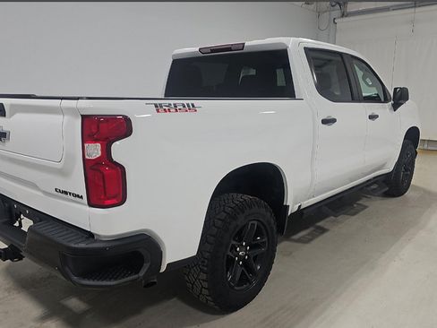 Used 2022 Chevrolet Silverado 1500 Custom Trail Boss w/ LPO, Dark Essentials Package AWD/4WD image 5