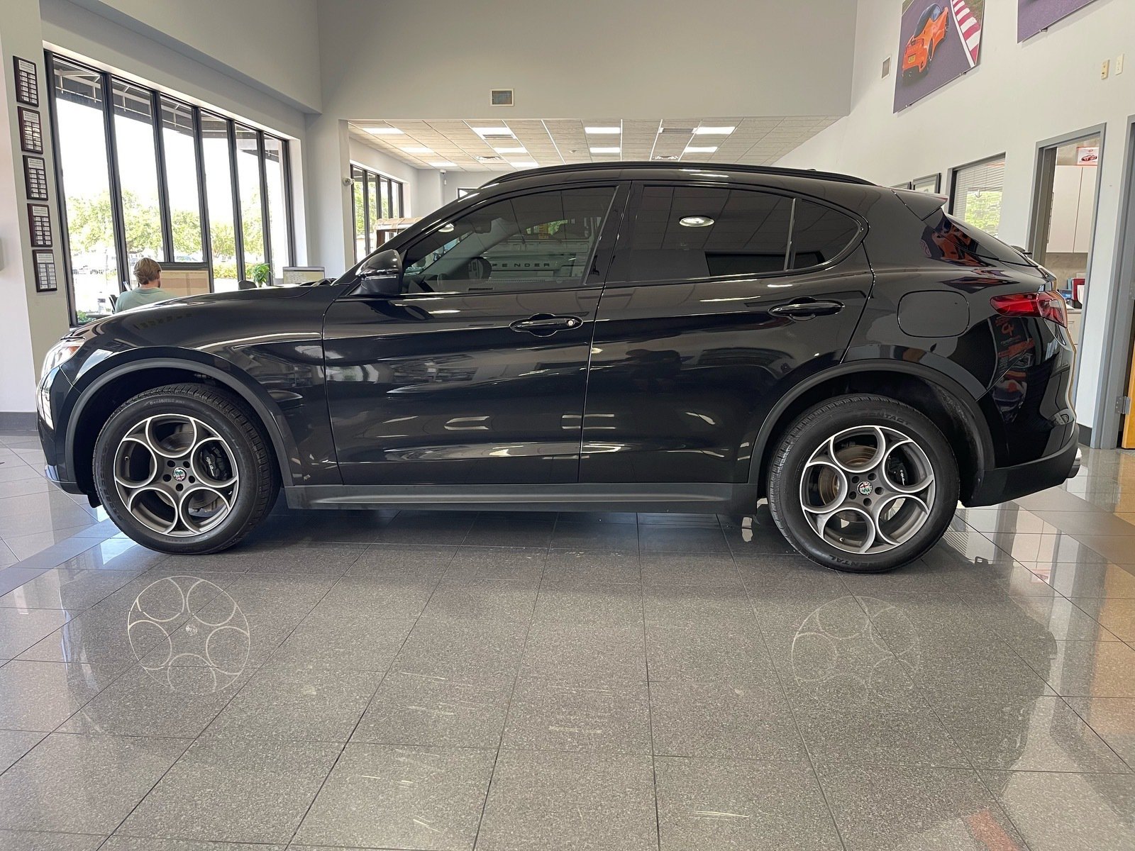 Used 2018 Alfa Romeo Stelvio Sport w/ Quick Order Package 22J Sport AWD/4WD image 2
